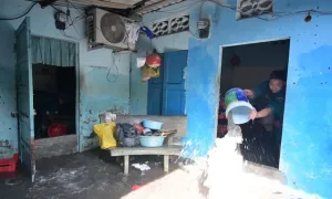 Khu dân cư ở TP HCM bị ngập từ tối đến sáng Khu dân cư ở TP HCM bị ngập từ tối đến sáng