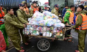 Tổng lực cứu trợ người dân vùng lũ